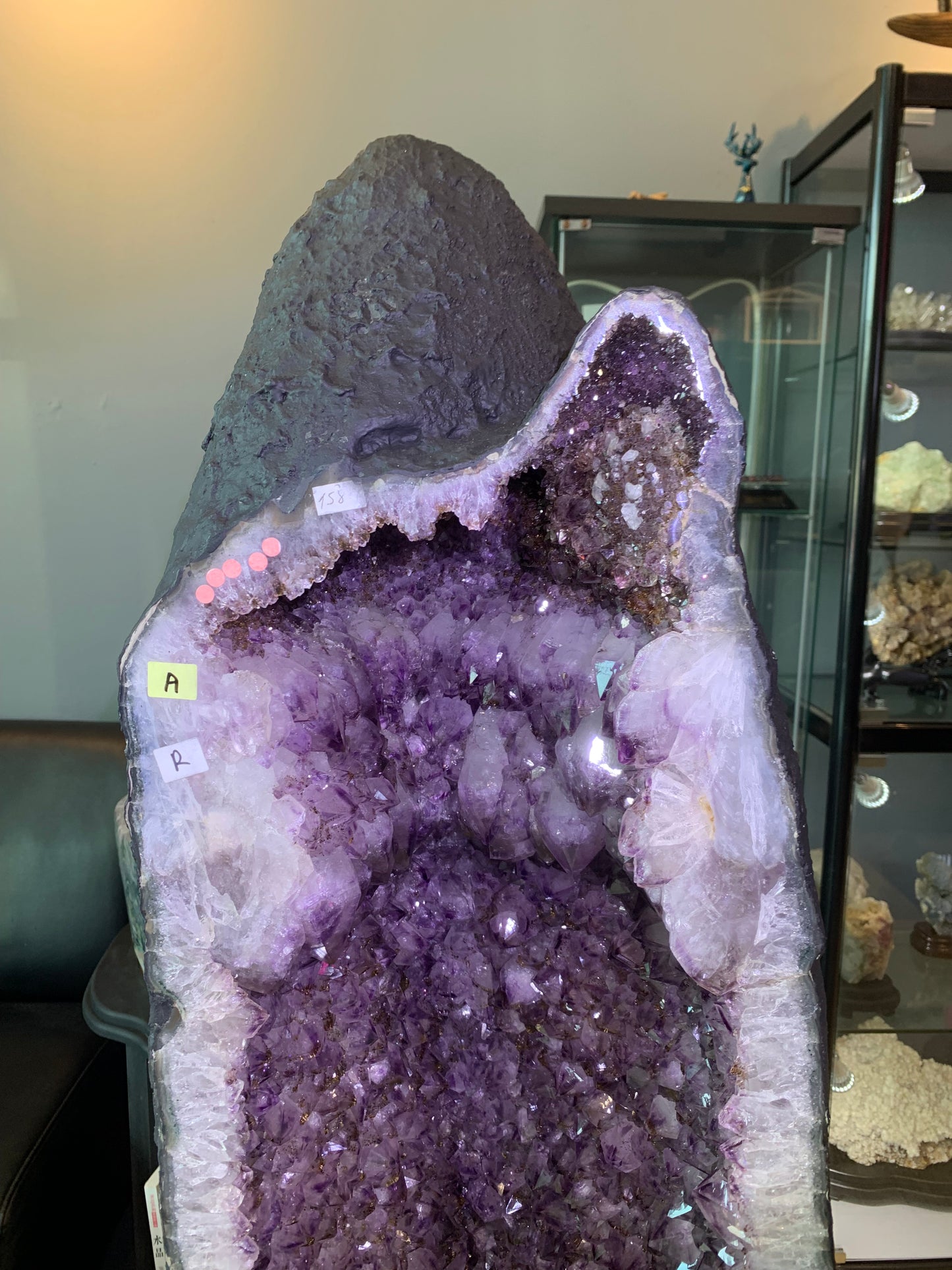xl large amethyst geode with much rutilated rare straight cave 直筒钛晶洞 携带管腰带💯100%天然紫钛晶洞 144kg 120cm
