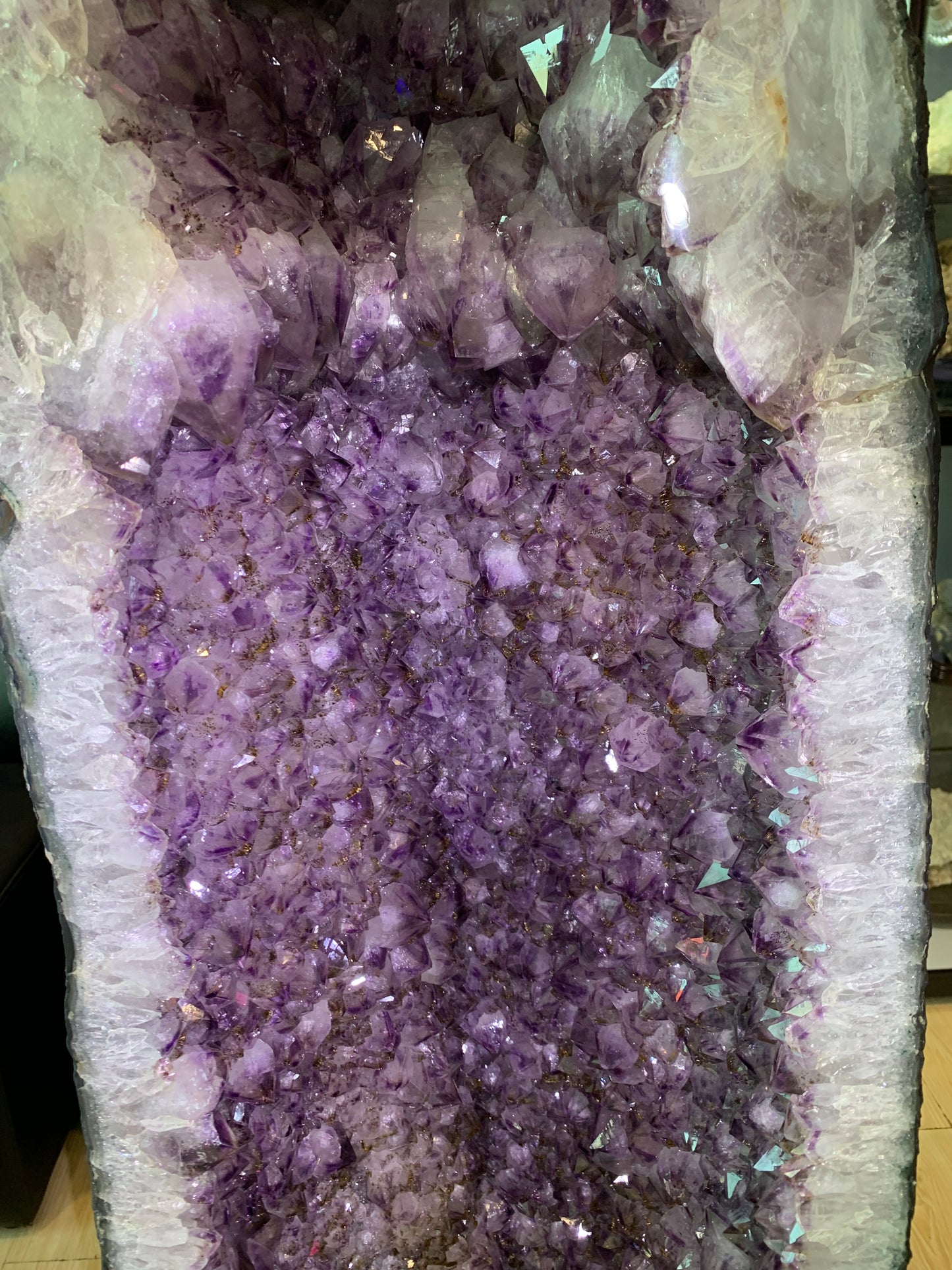 xl large amethyst geode with much rutilated rare straight cave 直筒钛晶洞 携带管腰带💯100%天然紫钛晶洞 144kg 120cm