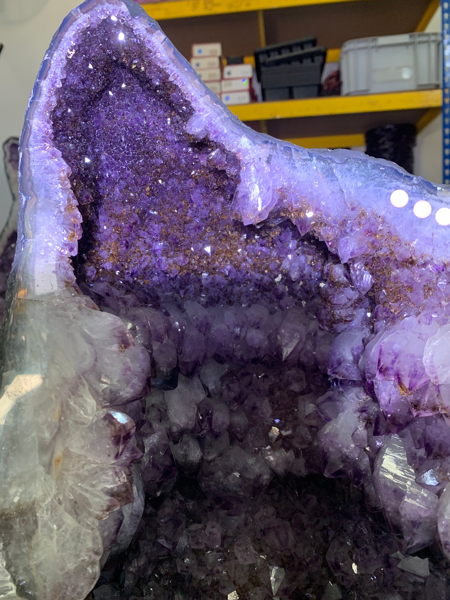 xl large amethyst geode with much rutilated rare straight cave 直筒钛晶洞 携带管腰带💯100%天然紫钛晶洞 144kg 120cm