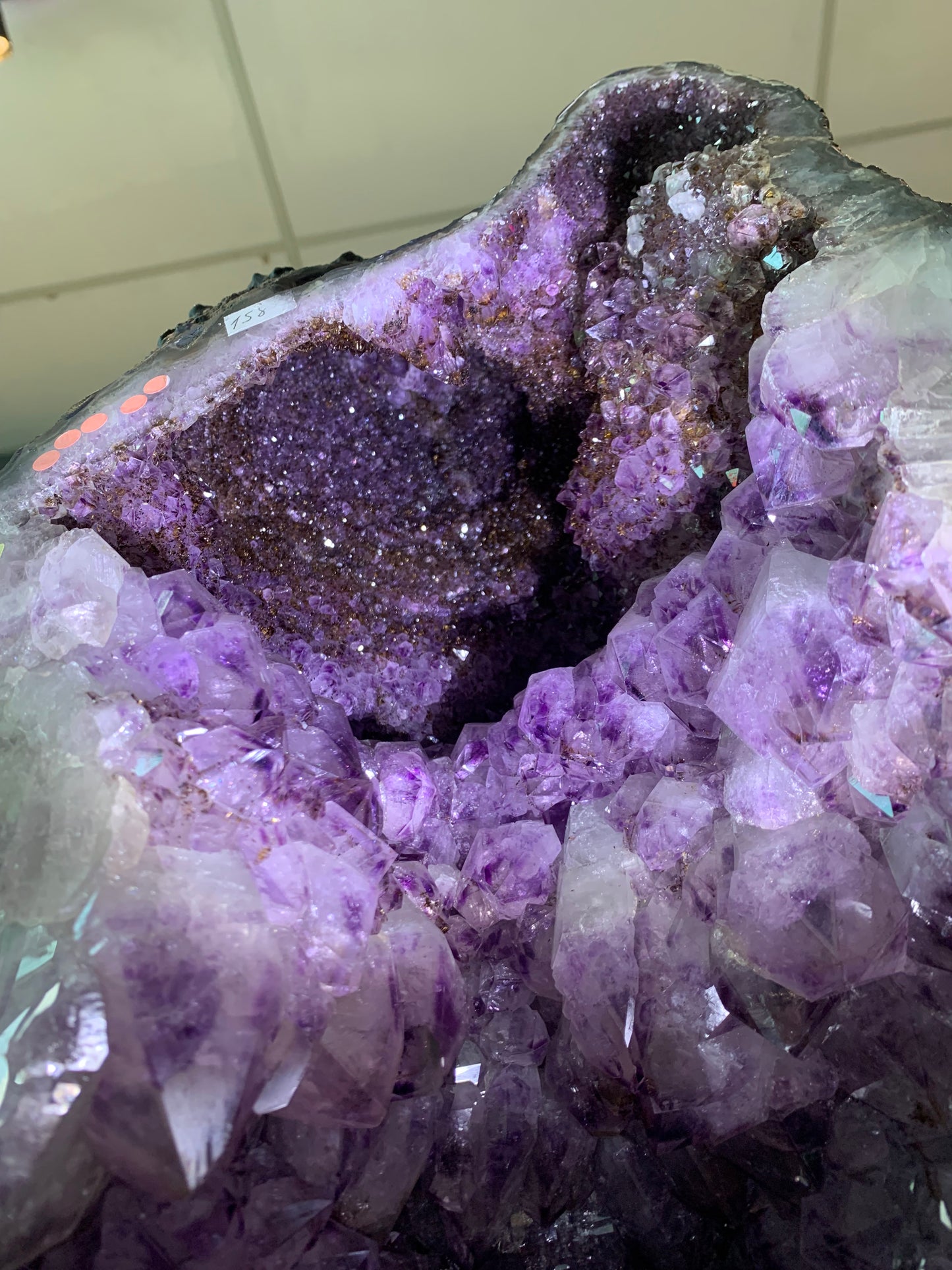 xl large amethyst geode with much rutilated rare straight cave 直筒钛晶洞 携带管腰带💯100%天然紫钛晶洞 144kg 120cm
