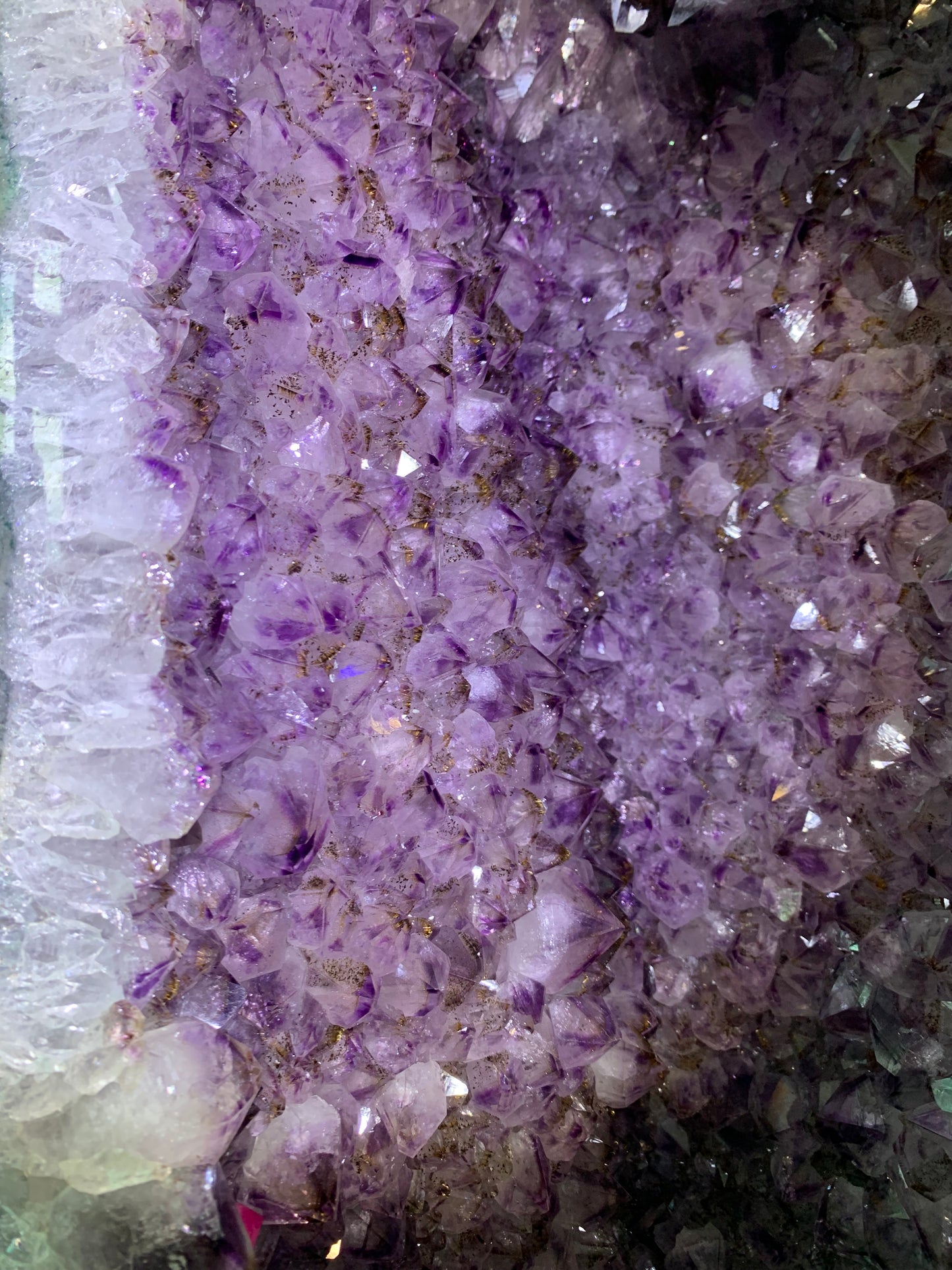 xl large amethyst geode with much rutilated rare straight cave 直筒钛晶洞 携带管腰带💯100%天然紫钛晶洞 144kg 120cm